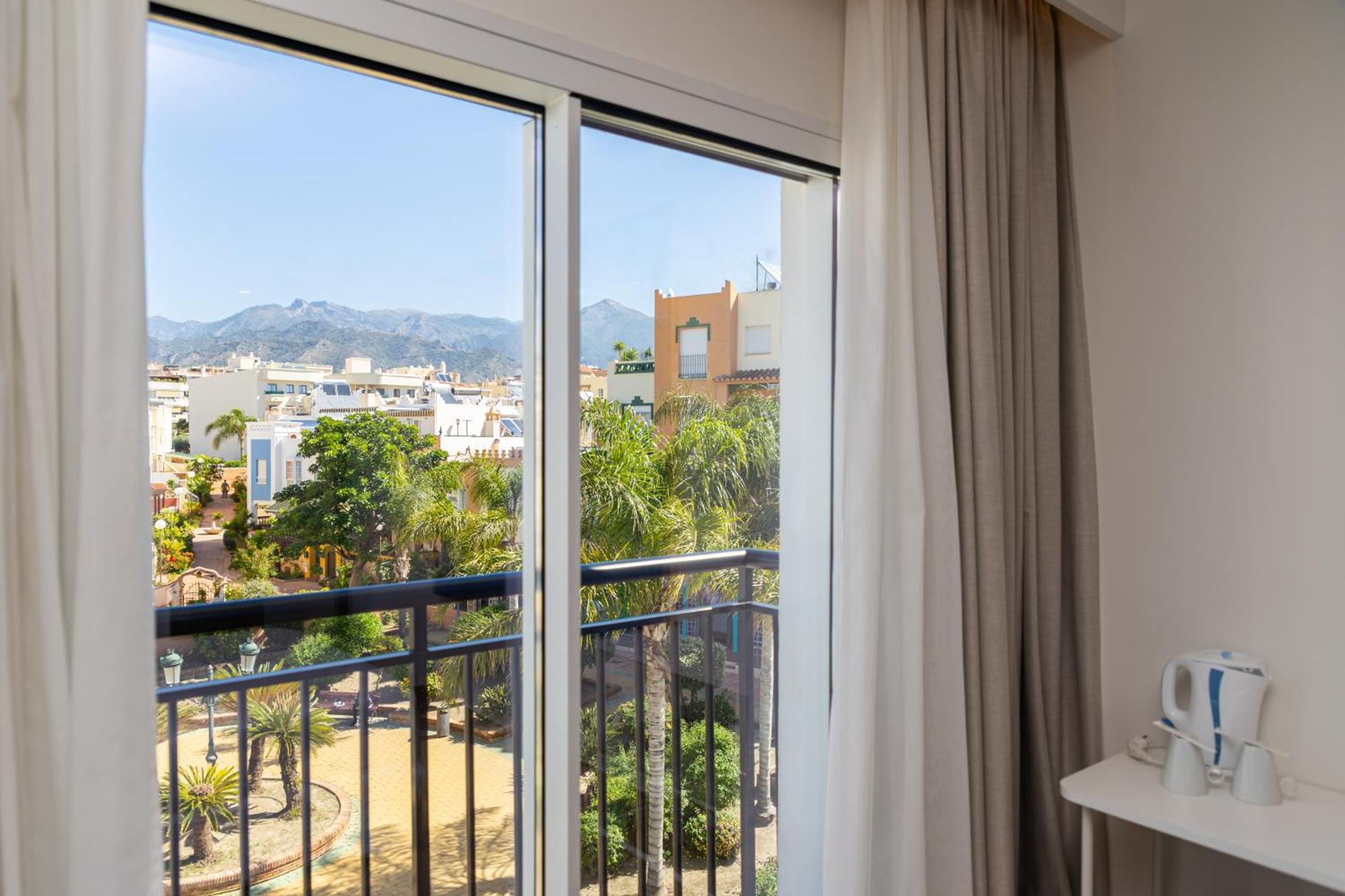 Perla Marina Hotel Nerja Kültér fotó